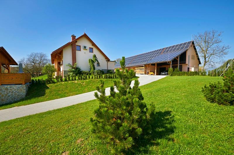 Farmhouse Lipoglav Loče pri Poljčanah Exteriör bild