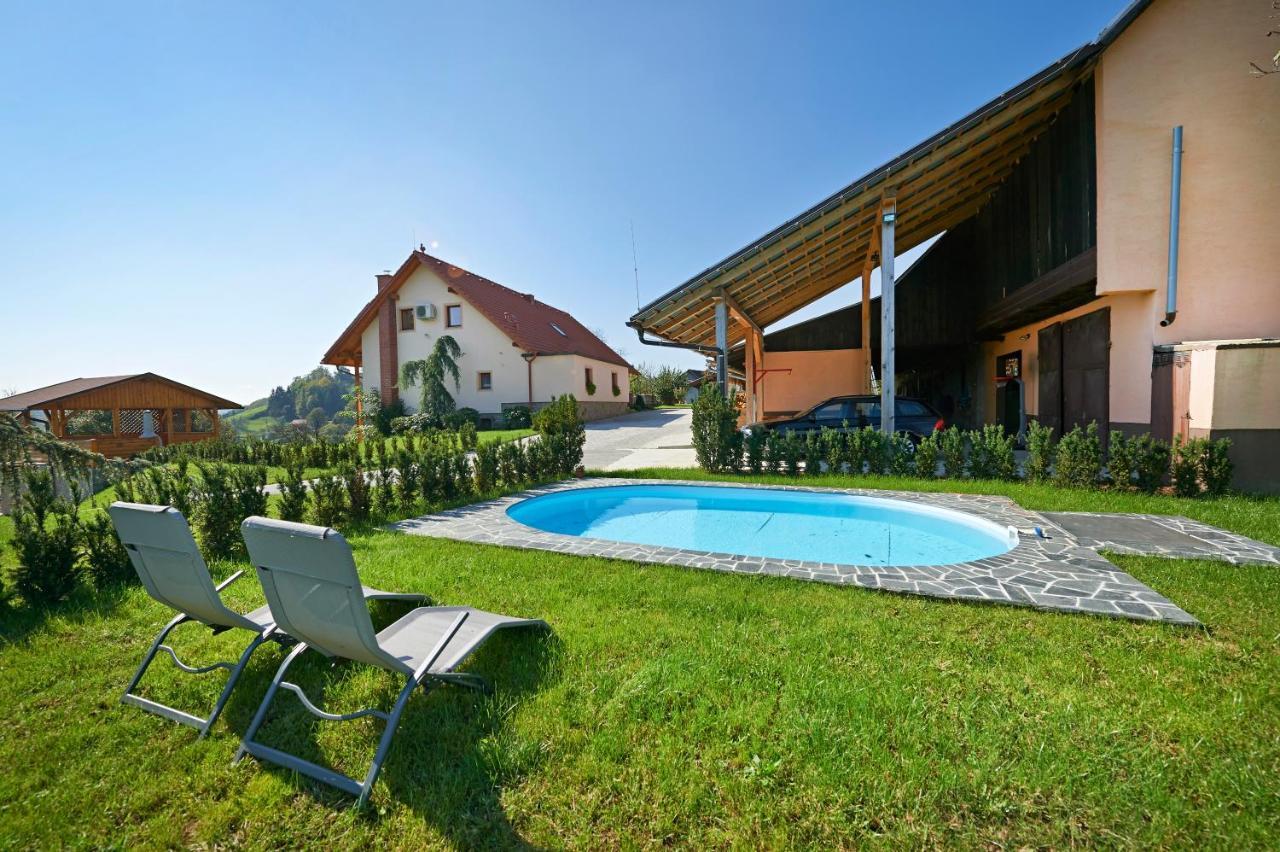Farmhouse Lipoglav Loče pri Poljčanah Exteriör bild